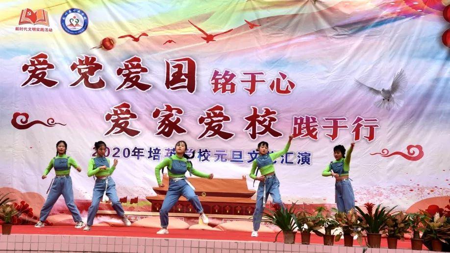 新闻连环画丨南昌救人的南疆古丽 决定好了自己的未来